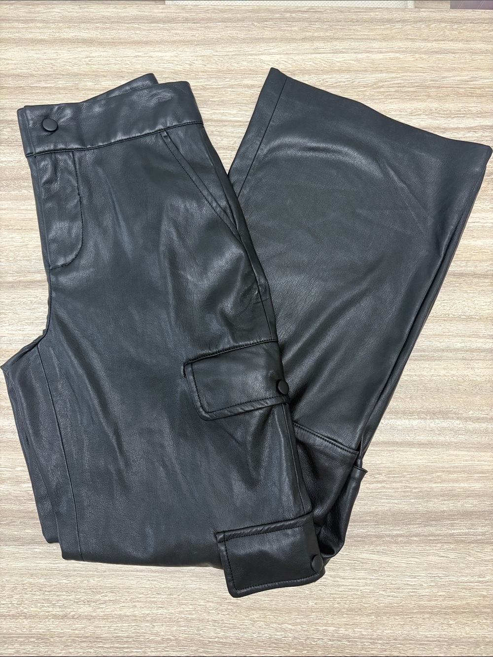 Alice + Olivia Hayes Vegan Faux Leather Cargo Wide Leg Pant Women Size 2 Black - Picture 5 of 11